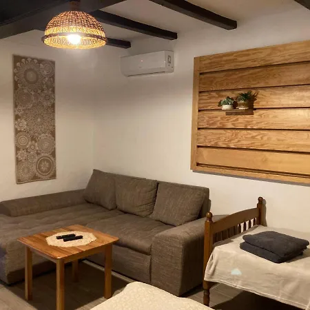 Apartment Tiszavirag Vendeghaz