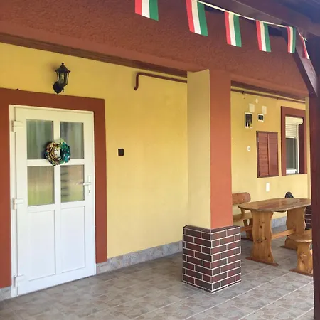 Apartament Tiszavirag Vendeghaz *