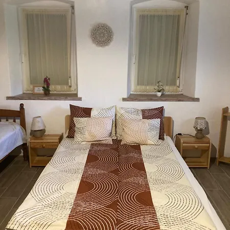 Tiszavirag Vendeghaz Apartment