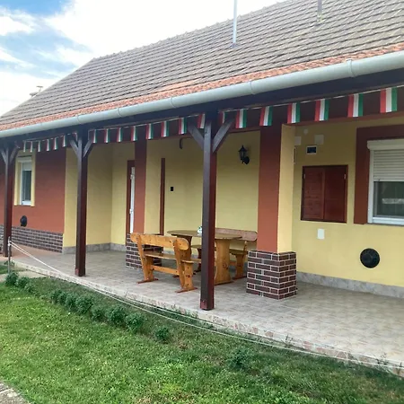 Apartment Tiszavirag Vendeghaz